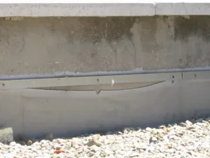 La lámina de PVC encoge por la pérdida de plastificantes