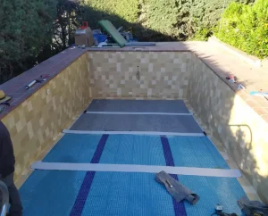 Montaje de liner para piscina